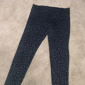 PINK YOGA LEOPARD PRINT LEGGINGS SIZE LARGE